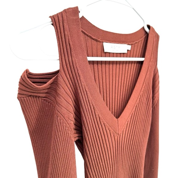 ASTR | S Small Rust Ribbed Bodysuit Cold Shoulder Sweater - Picture 3 of 7